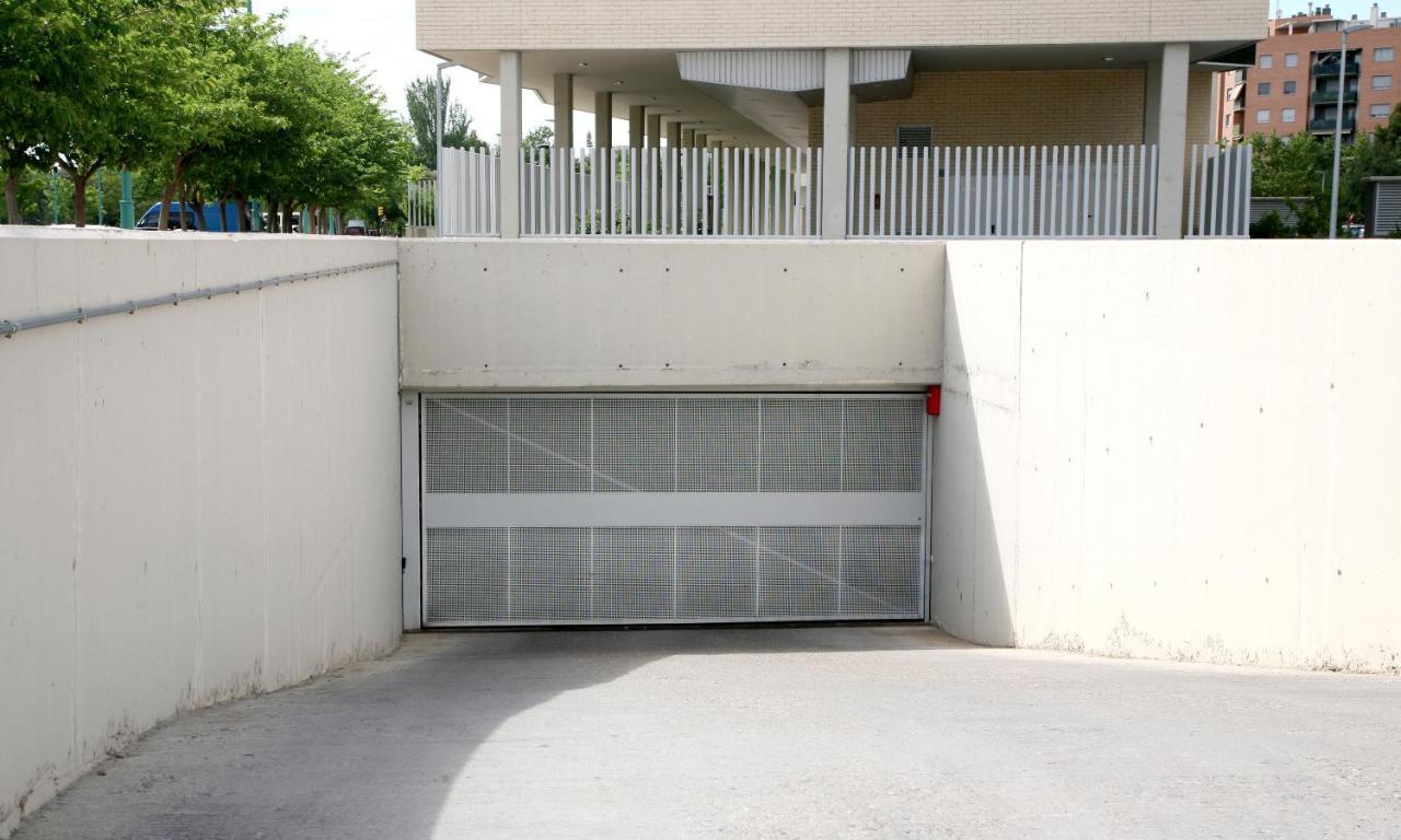 El Balcon Del Ebro By Alogest- Vistas, Piscina Y 2 Parking Apartment Zaragoza Exterior photo