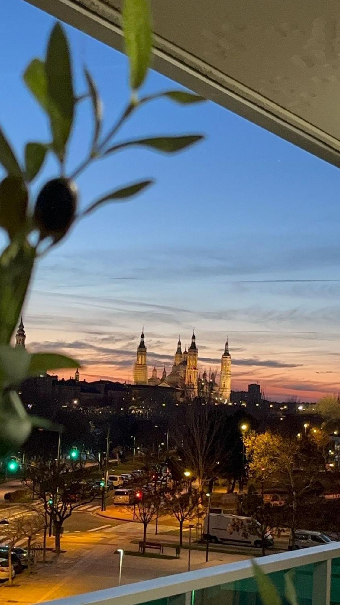 El Balcon Del Ebro By Alogest- Vistas, Piscina Y 2 Parking Apartment Zaragoza Room photo